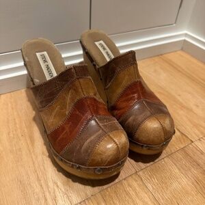 Steve Madden Distressed Clogs Size 8.5